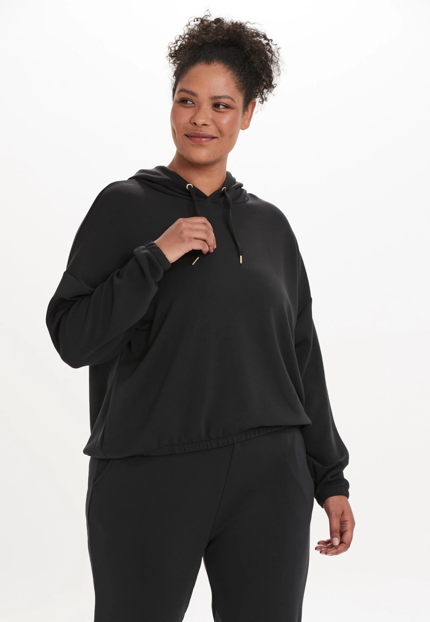 Cinmarie - Hoodie - Black 3 Cinmarie - Hoodie - Black