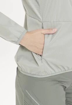 Endurance Windjack - Dusty Teal -Endurance 8d6ae55c066640f6ba4a6f1e96f14300