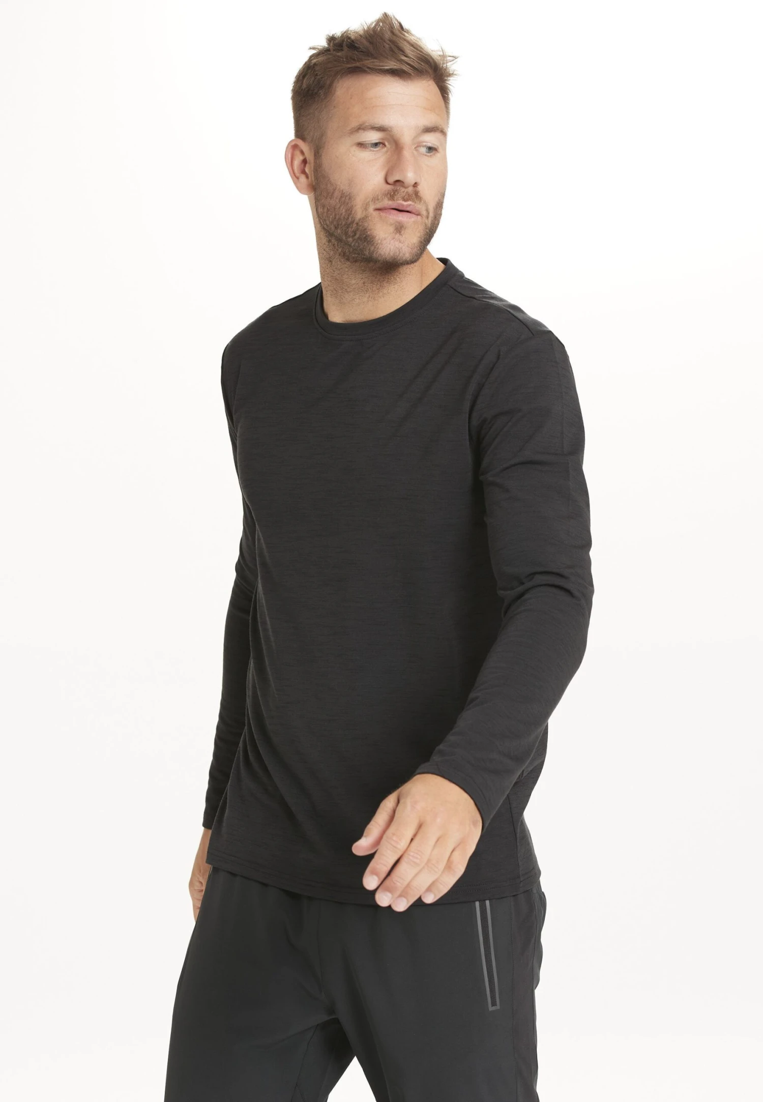 Endurance Longsleeve - Black 3 Endurance Longsleeve - Black